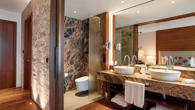 Pokój hotelowy z toaletą myjącą Geberit AquaClean